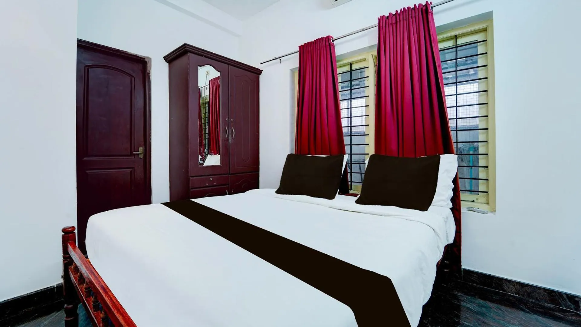 Hotel O Chembumukku Kakkanad Kochi India