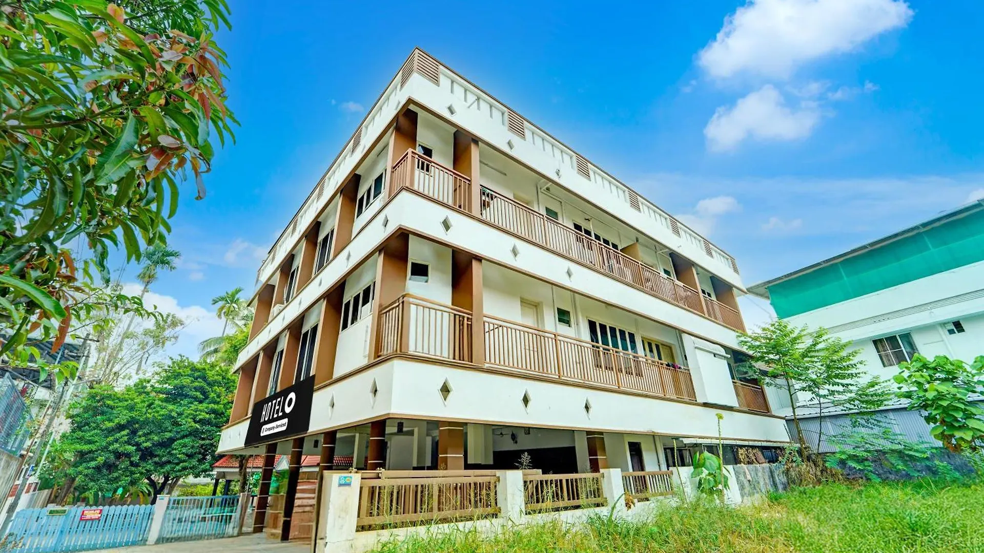 Hotel O Chembumukku Kakkanad Kochi