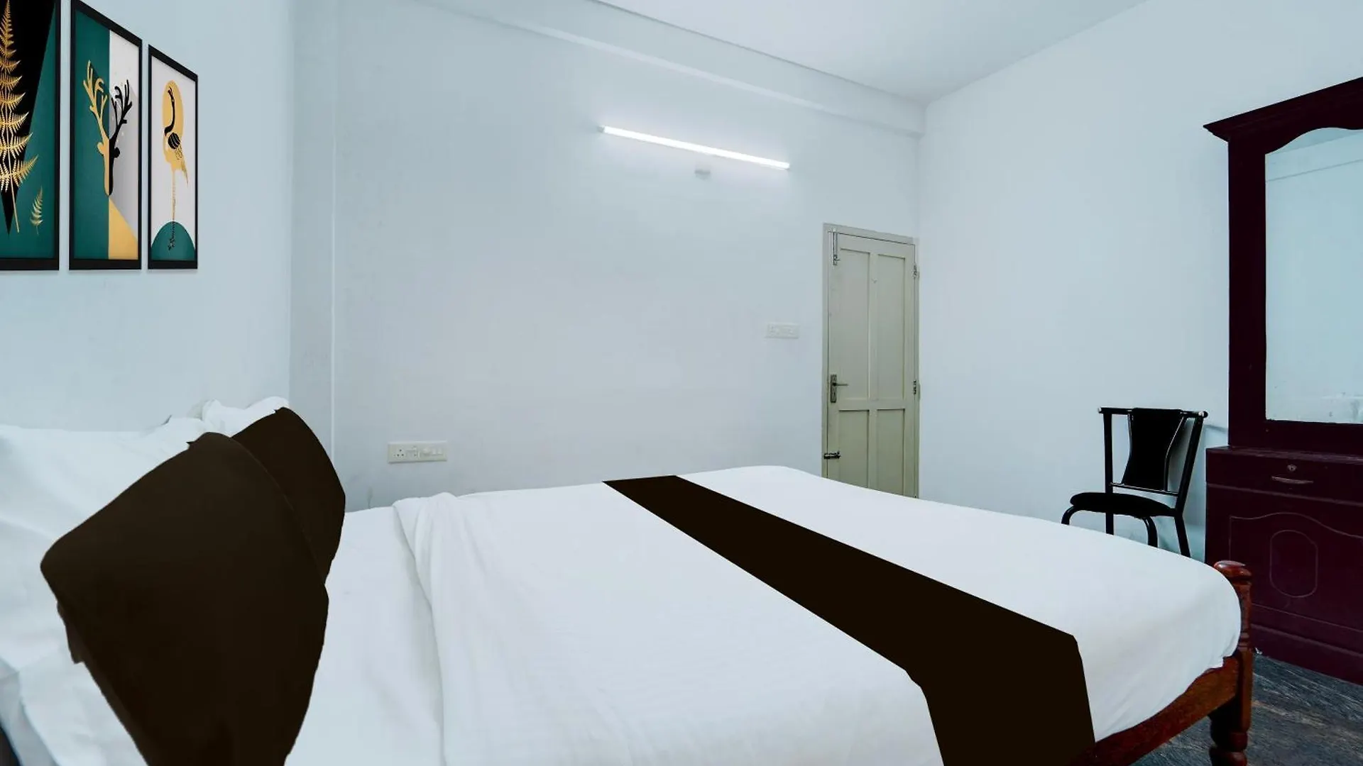 Hotel O Chembumukku Kakkanad Kochi