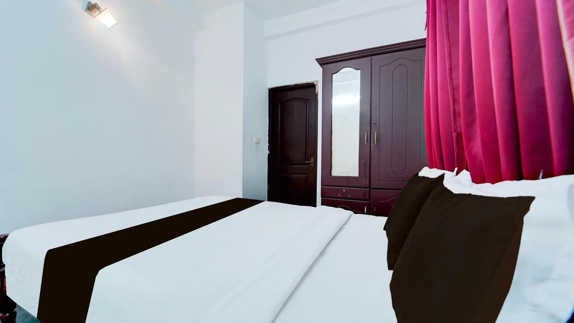 Hotel O Chembumukku Kakkanad Kochi