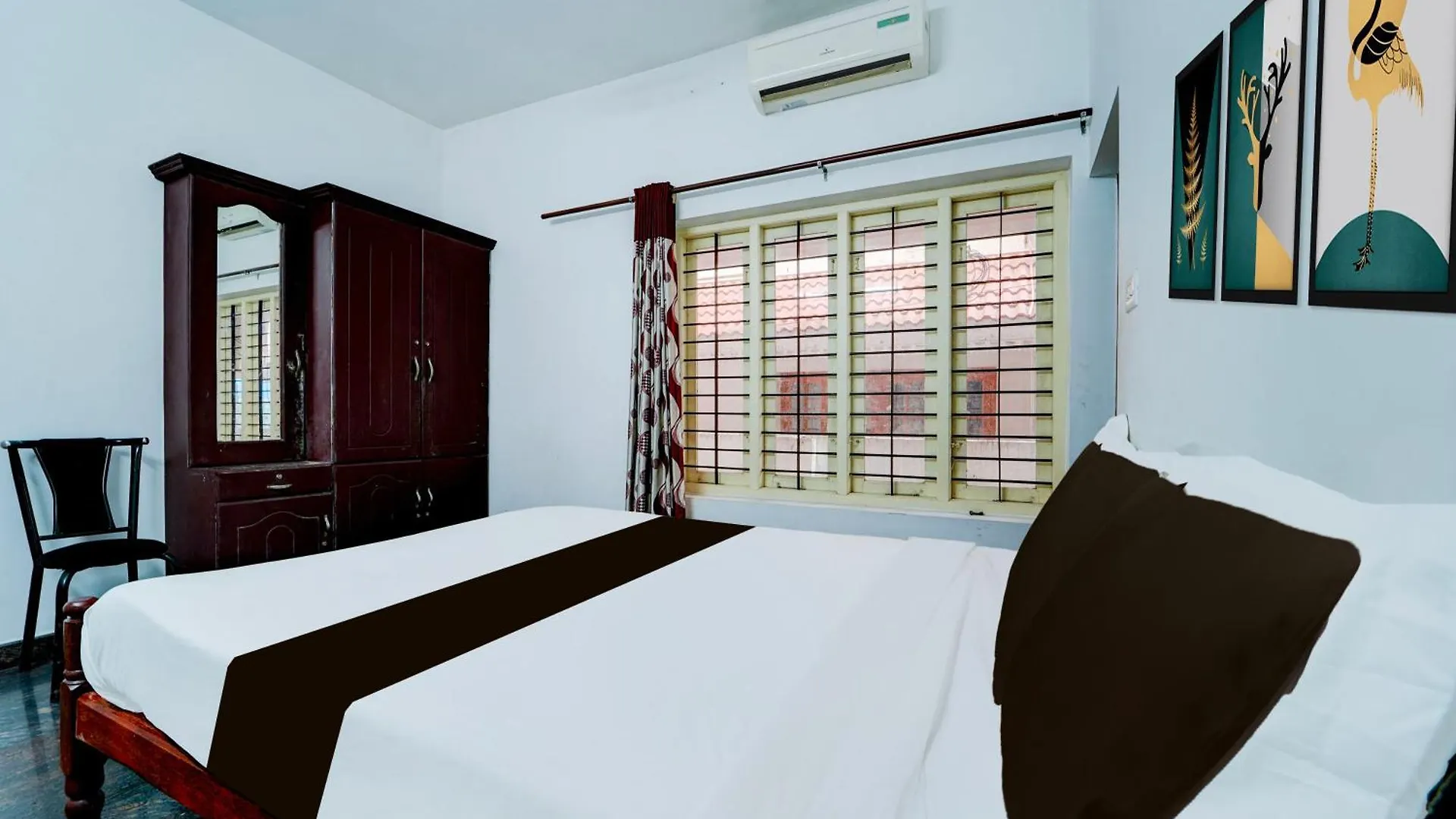Hotel O Chembumukku Kakkanad Kochi