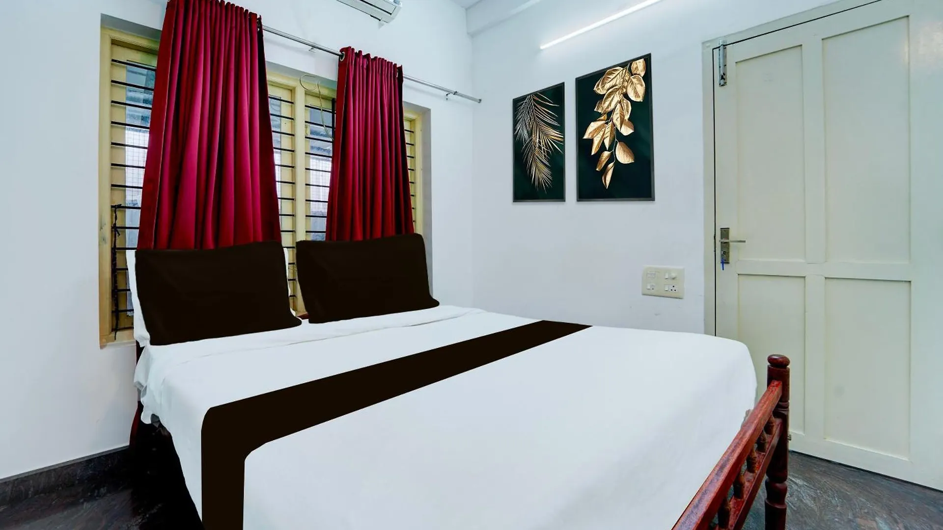 Hotel O Chembumukku Kakkanad Kochi